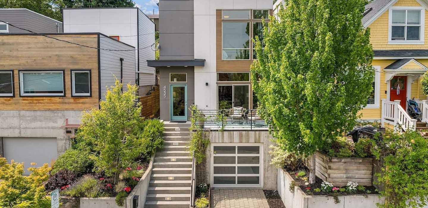 House with garden and terrace