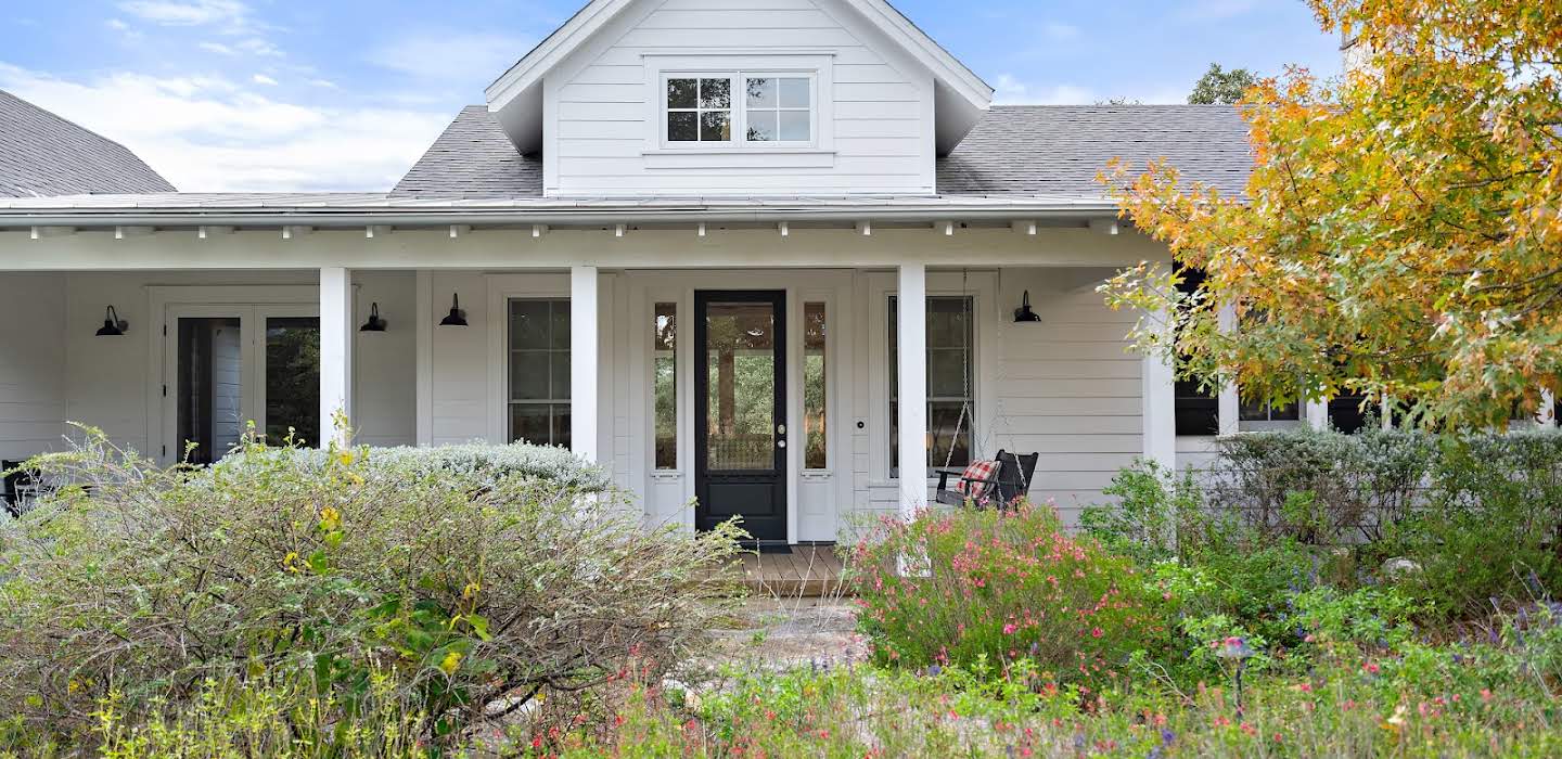 Farmhouse with garden and pool