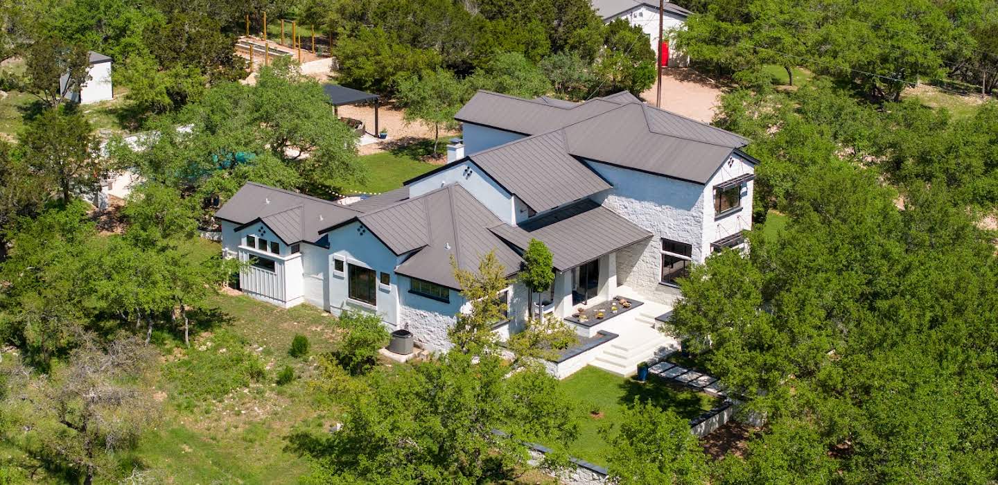 House with pool and garden