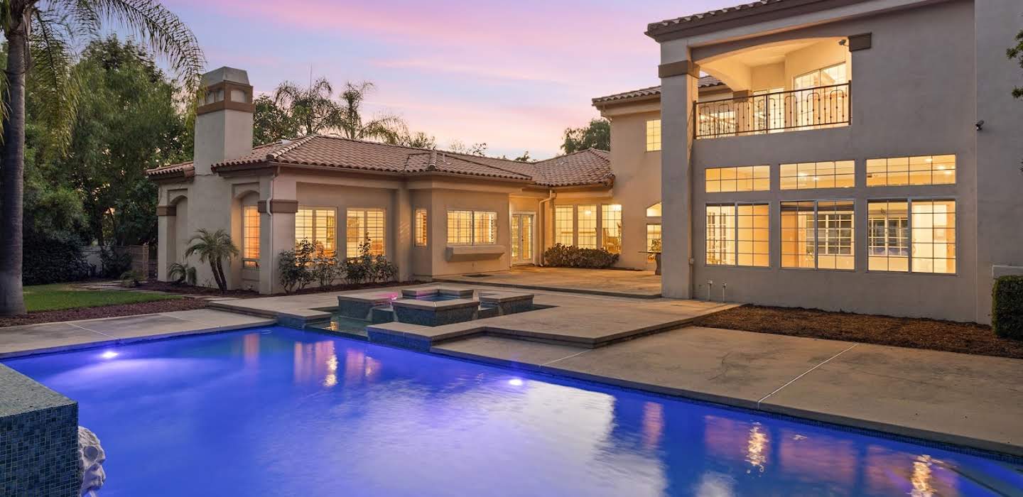 House with pool and garden