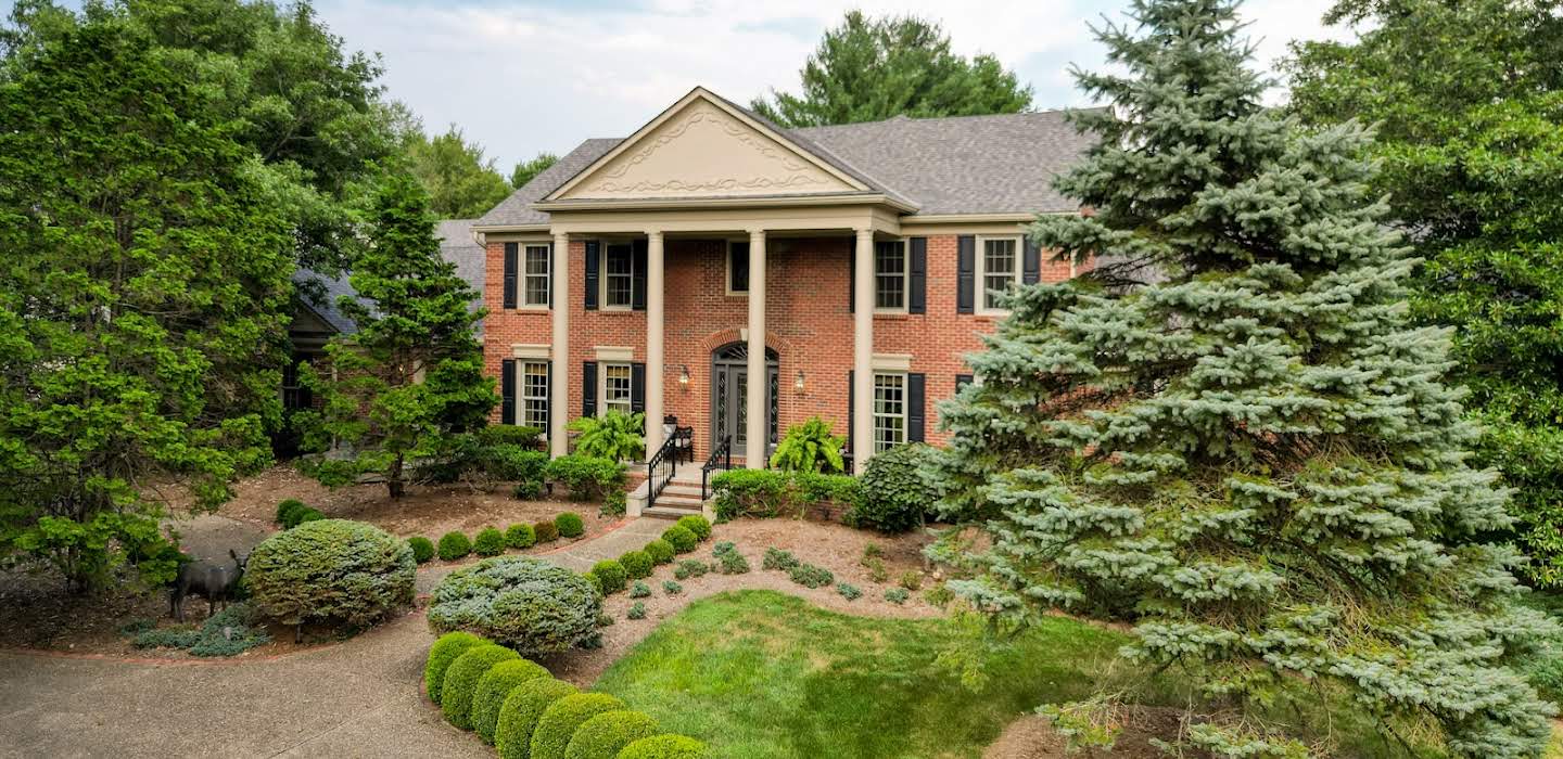 House with pool and garden