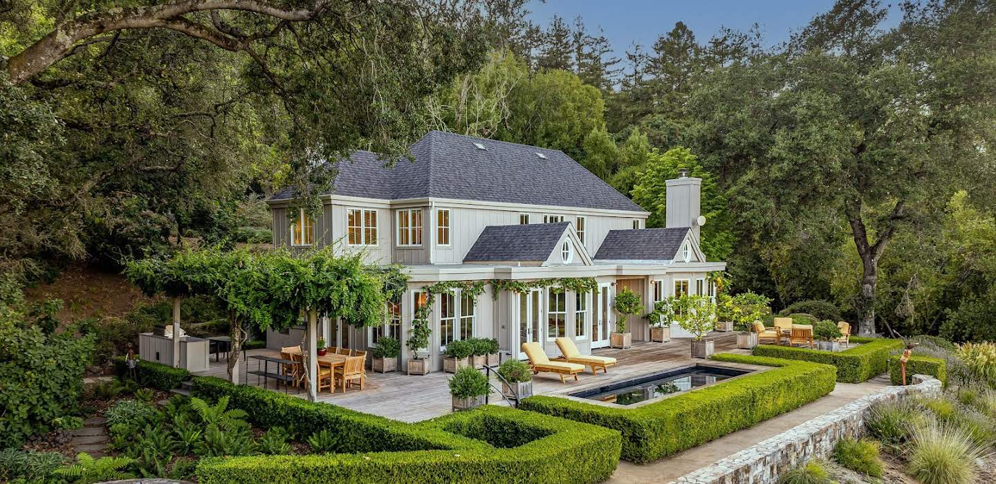 House with pool and garden