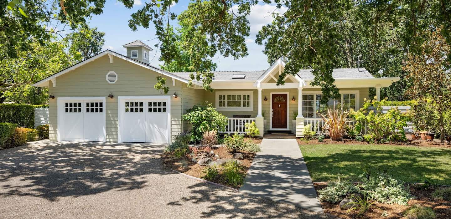 House with pool and garden