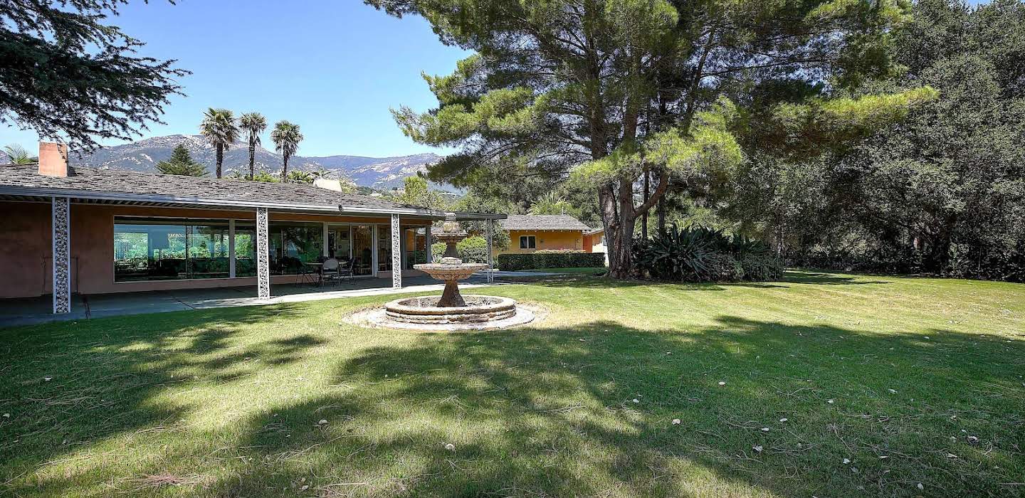 House with pool and garden